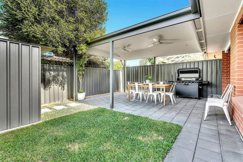 Redbrick Retreat - Generous Coastal Escape - Stayed 3