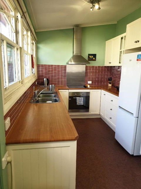Redruth - 2 Bedroom Cottage Situated In Wandiligong - Stayed 3