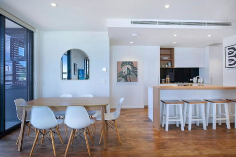 Regatta Hideaway - A Breezy Balcony Residence - Stays Accommodation 2