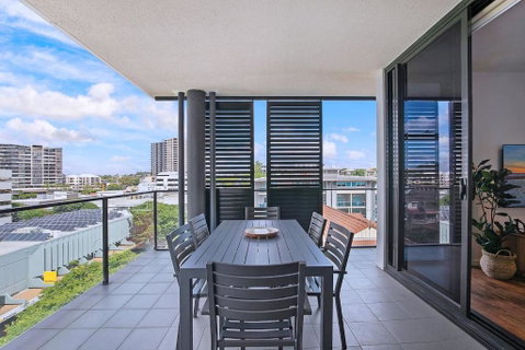 Regatta Hideaway - A Breezy Balcony Residence - Stays Accommodation 1