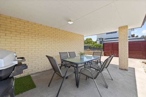 Relax By The Sea Modern Beach Home - Stays Accommodation 1