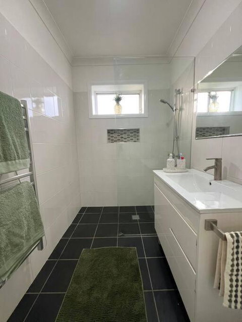 Renovated 3 Bedroom House - Stayed 2