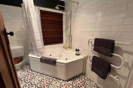 Renovated Cottage Near Cataract Gorge Launceston - Stayed 3