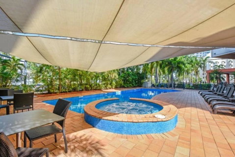 Resort Style Escape King Bed Pool Balcony - Stayed 1