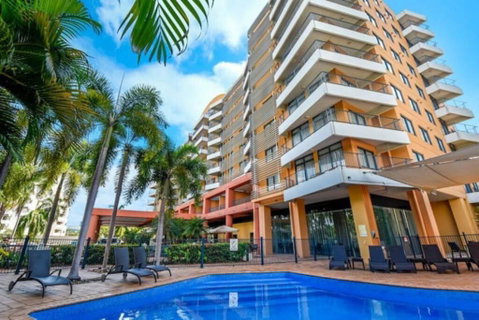 Resort Style Escape King Bed Pool Balcony - Stayed 2