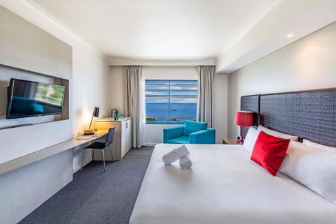 Resort Style King Pad With Sparkling Sea Views - Stayed 2
