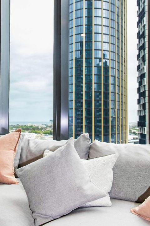 Resort Style Living 2 Bed Apt With Pool BBQ - Stayed 1