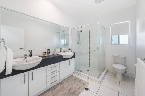 Retreat In The Heart Of Alex - 3BR Sleeps 11, Pool - Stays Accommodation 2