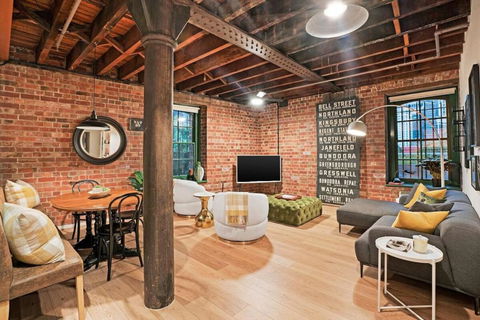 Retro Meets Industrial At Heritage Bond Store - Stayed 0