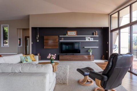 River Haven Serene Spacious With River Views - Stays Accommodation 2