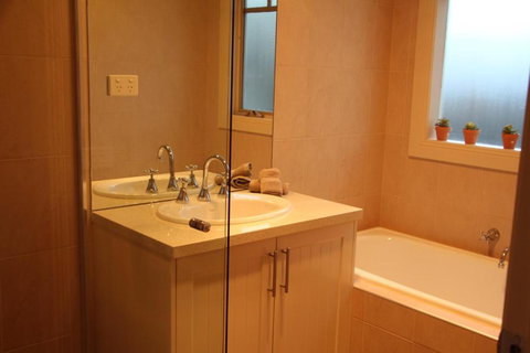 River Rock Cottage Centrally Located And Dog Friendly - Stayed 3