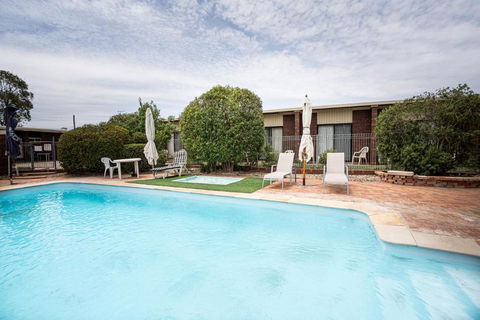 Riviana Motel - Stayed 0