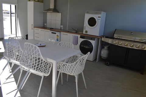 Riviana Motel - Stayed 3