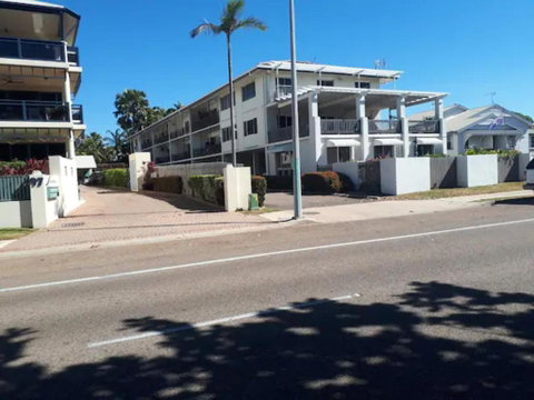 Residential Two-bedroom Unit On The Strand, Self-check In, Wi-fi - Stayed 3