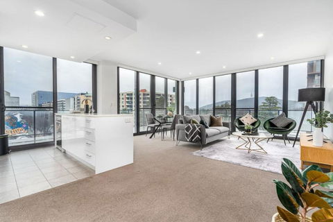 Roomy 2BR 2BA City-Centre Apt - Stayed 0