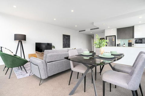 Roomy 2BR 2BA City-Centre Apt - Stayed 1