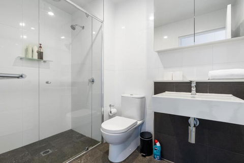 Roomy 2BR 2BA City-Centre Apt - Stayed 3