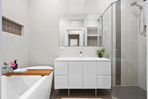 Room In Large Home 6 Min To CBD - Stays Accommodation 3