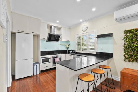 Room In Large Home 6 Min To CBD - Stays Accommodation 2