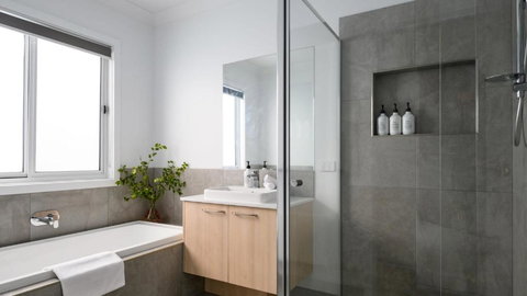 Rock Cottage - Stays Accommodation 3