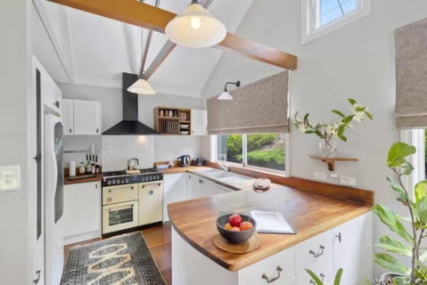 Romantic Lakeview Cottage - Stayed 2
