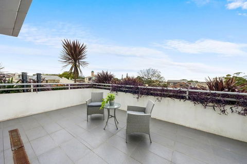 Rooftop 2 Bed Apt With Terrace At Newtown - Stayed 3