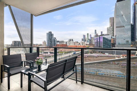 Rooftop Pool 2BR Apartment At Marvel Stadium With Free Parking - Stays Accommodation 2