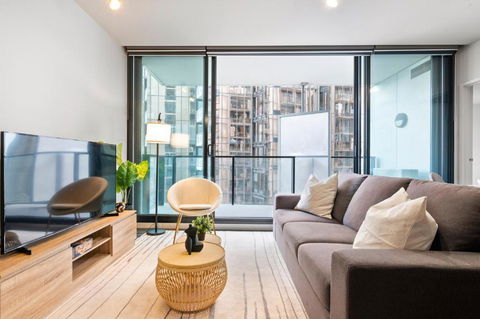 Rooftop Pool 2BR Apt At Marvel Stadium With Free Parking - Stayed 1