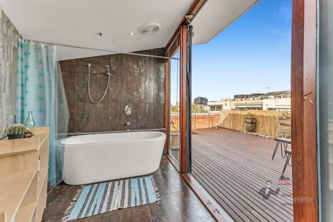 Rooftop Warehouse In Fitzroy - Stayed 1