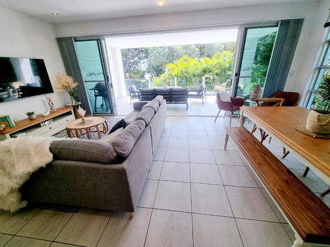 Rosalynda- Luxury Beachfront 3 BR Townhouse - Stayed 3