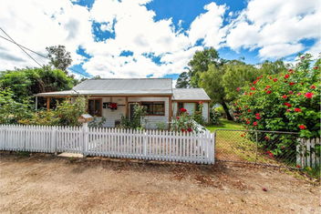 Rose Cottage Nannup with Stays Accommodation