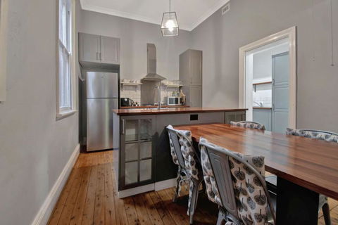 Rose Cottage - Stroll To CBD, Leafy Setting - Stays Accommodation 1