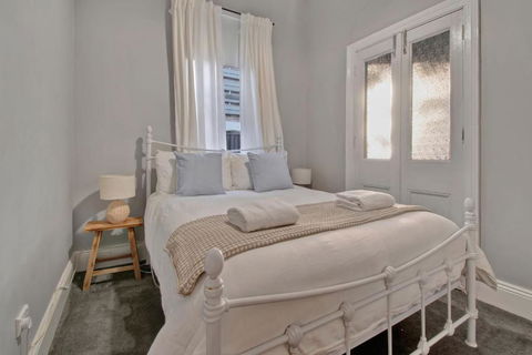 Rose Cottage - Stroll To CBD, Leafy Setting - Stays Accommodation 2