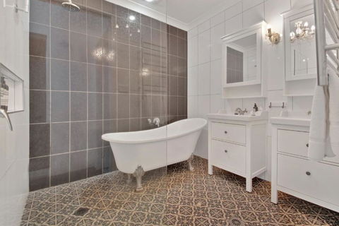 Rose Cottage - Stroll To CBD, Leafy Setting - Stays Accommodation 3