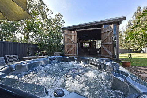 Rose Cottage Studio Romantic Or Solo Getaway. Spa, Games Room - Stayed 0