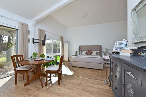 Rose Cottage Studio Romantic Or Solo Getaway. Spa, Games Room - Stayed 1