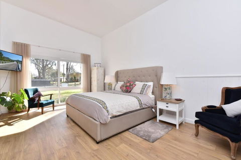 Rose Cottage Studio Romantic Or Solo Getaway. Spa, Games Room - Stayed 2
