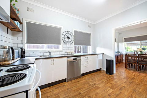 Rosewood Cottage - Stroll To Central, Cosy Escape - Stayed 1