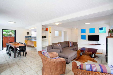 Ross Cres Spacious Private Beach House - Stayed 2