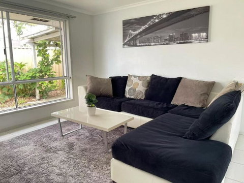 Runaway Bay Family Haven With 4beds - Stayed 0