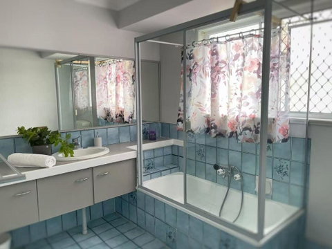 Runaway Bay Family Haven With 4beds - Stayed 2