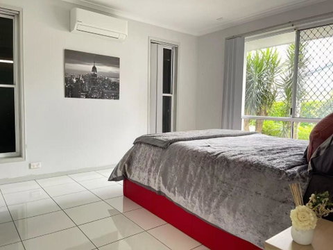 Runaway Bay Family Haven With 4beds - Stayed 3