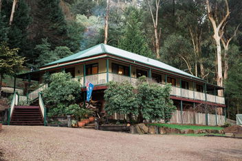 Rustic Refuge Guesthouse with Stays Accommodation
