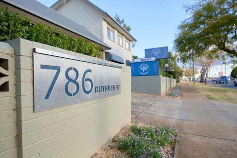 Ruthven Street Motor Inn - Stayed 0