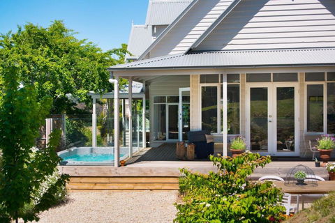 Sades - Stays Accommodation 0