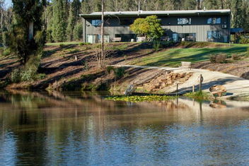 Saladin Lodge with Stays Accommodation