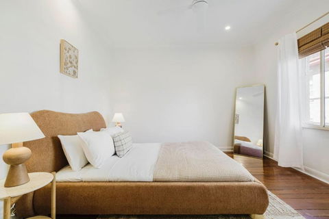 Salmon Calm - Trendy Velvet Allure By Albert Park - Stayed 0