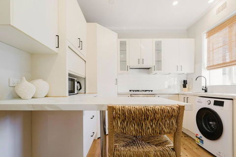 Salmon Calm - Trendy Velvet Allure By Albert Park - Stayed 1