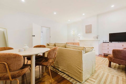 Salmon Calm - Trendy Velvet Allure By Albert Park - Stayed 3