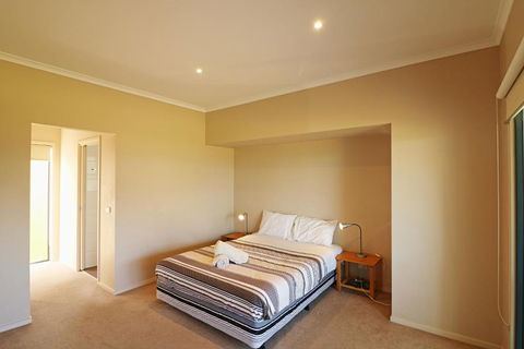 Saltwater Apartments - Stays Accommodation 2